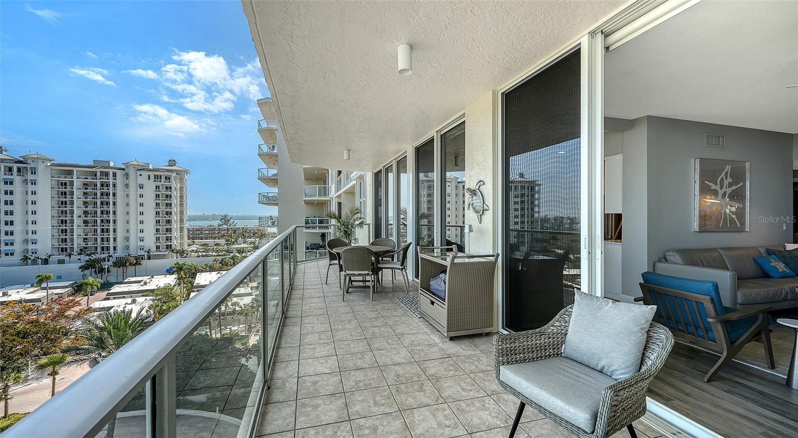 L ELEGANCE ON LIDO BEACH - Residential