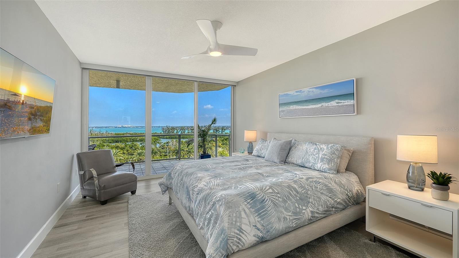 L ELEGANCE ON LIDO BEACH - Residential