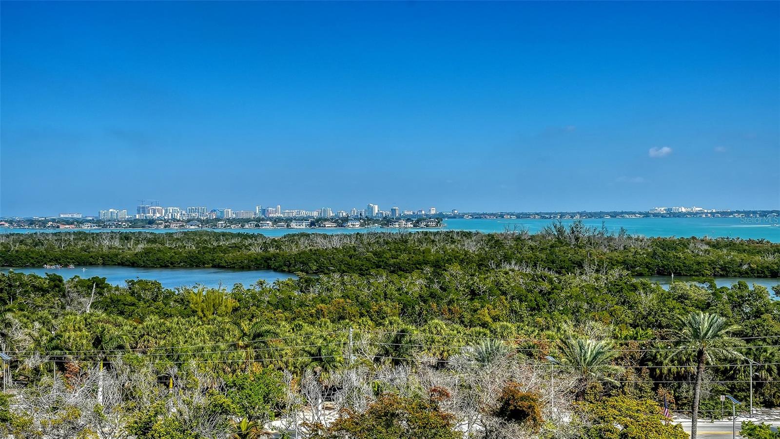 L ELEGANCE ON LIDO BEACH - Residential