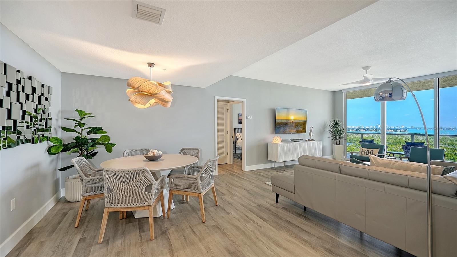 L ELEGANCE ON LIDO BEACH - Residential