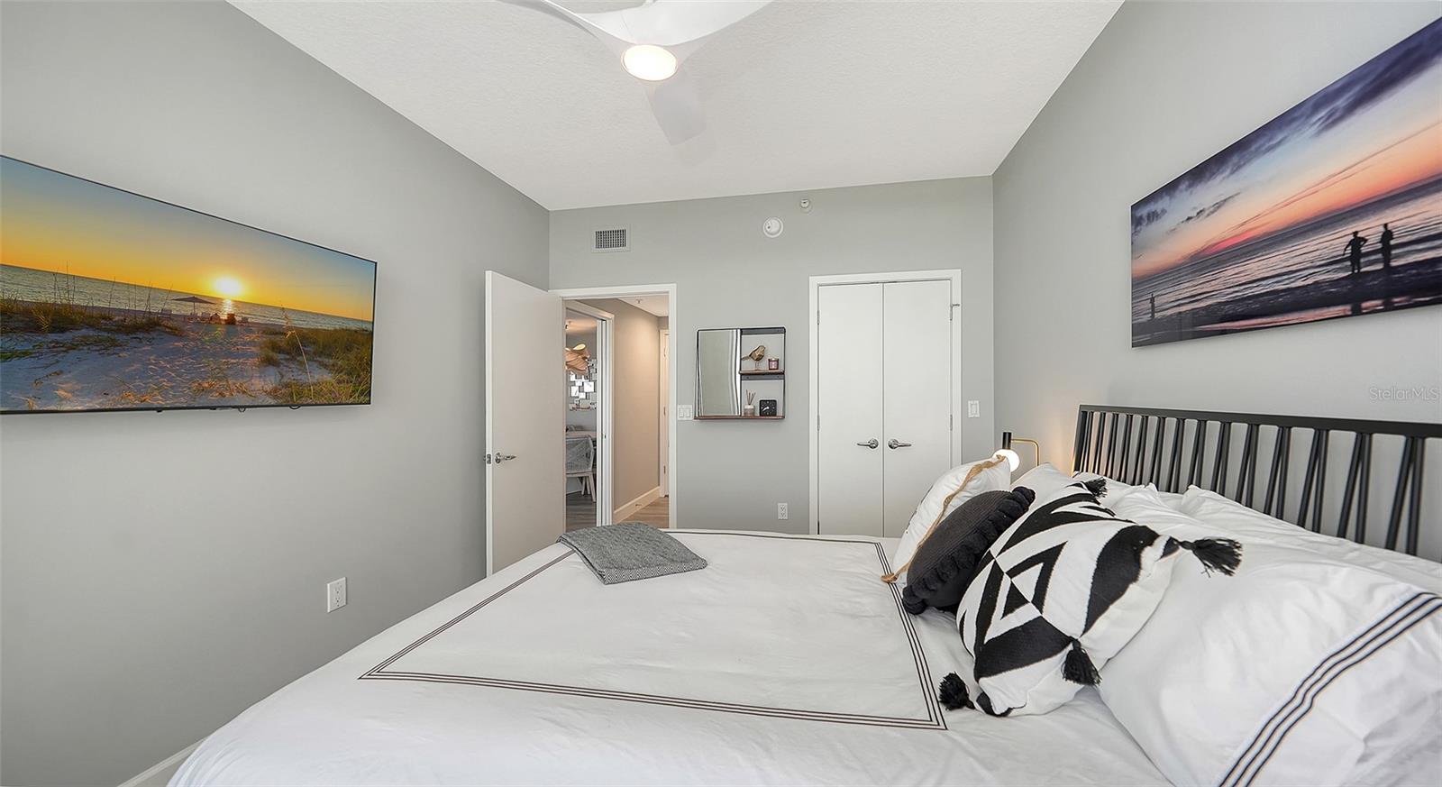 L ELEGANCE ON LIDO BEACH - Residential