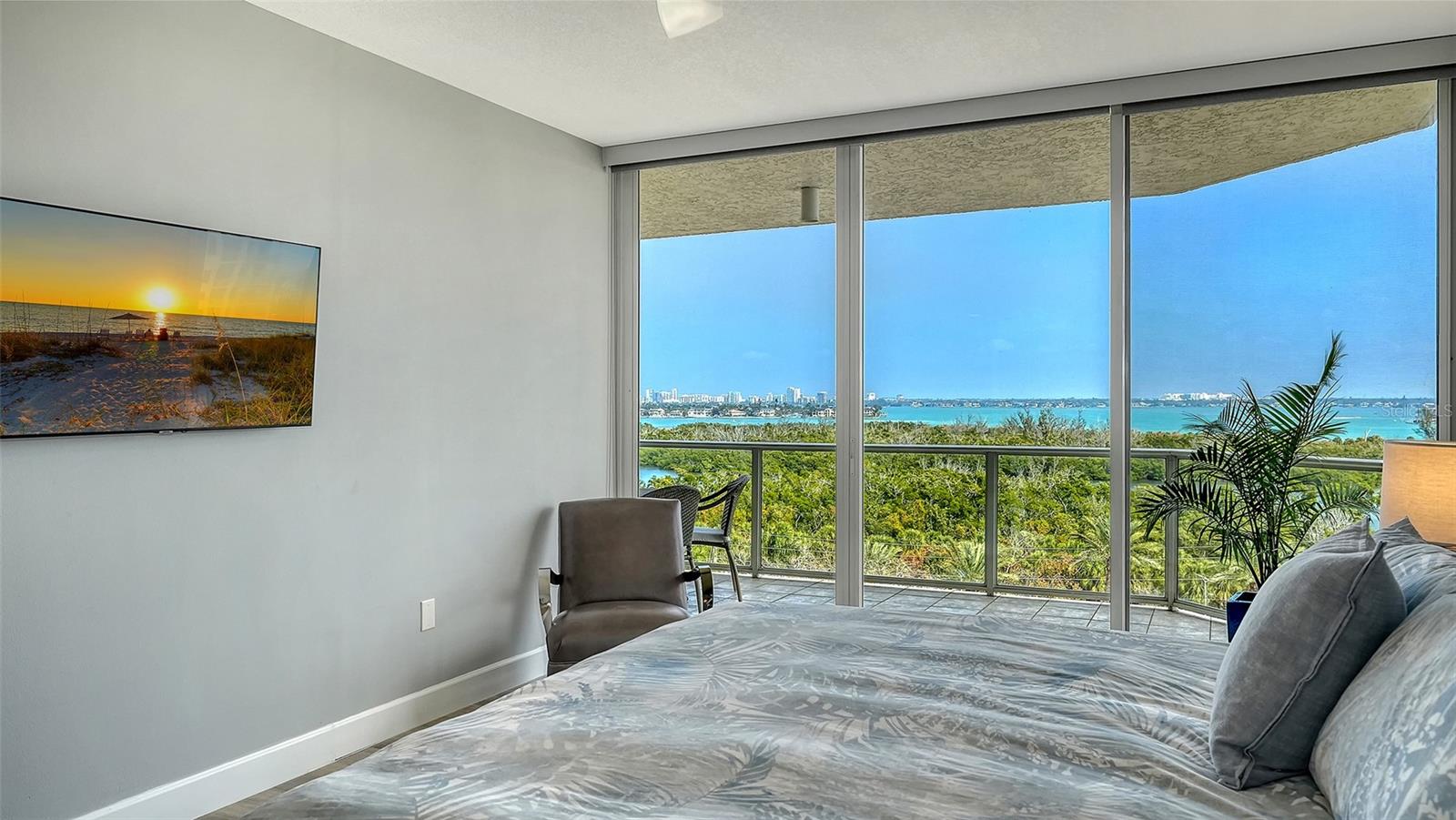 L ELEGANCE ON LIDO BEACH - Residential