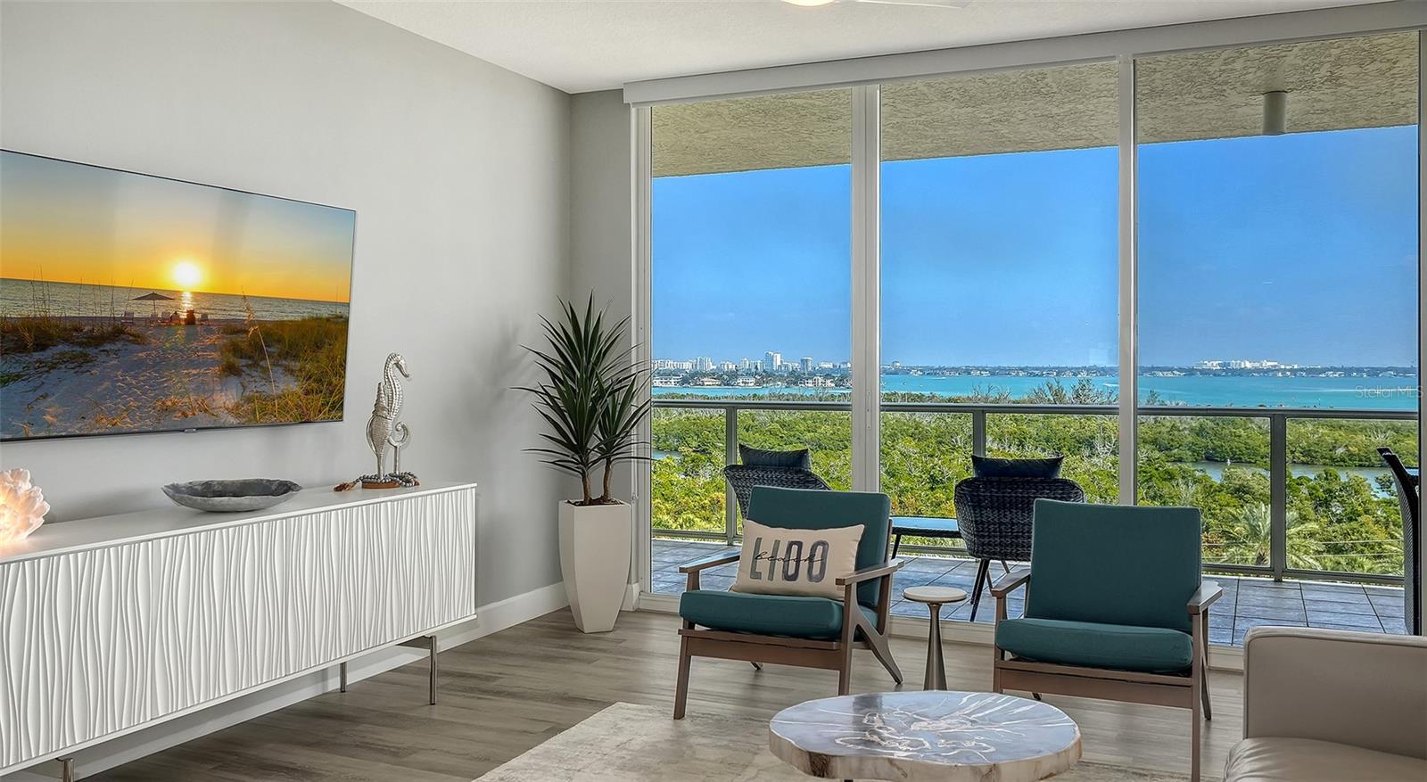 L ELEGANCE ON LIDO BEACH - Residential