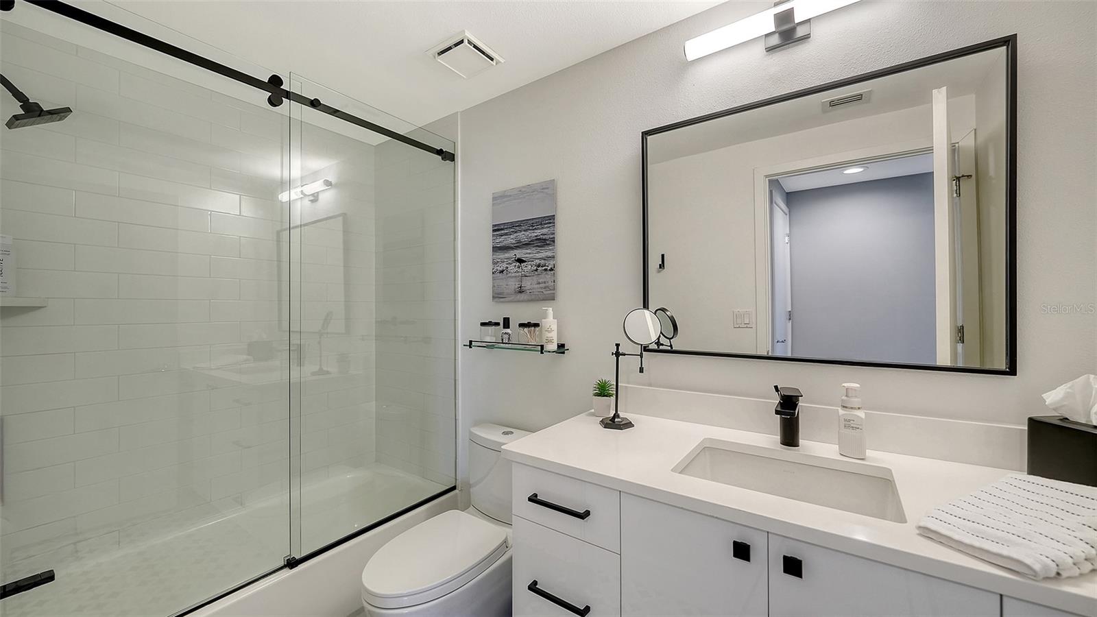 L ELEGANCE ON LIDO BEACH - Residential