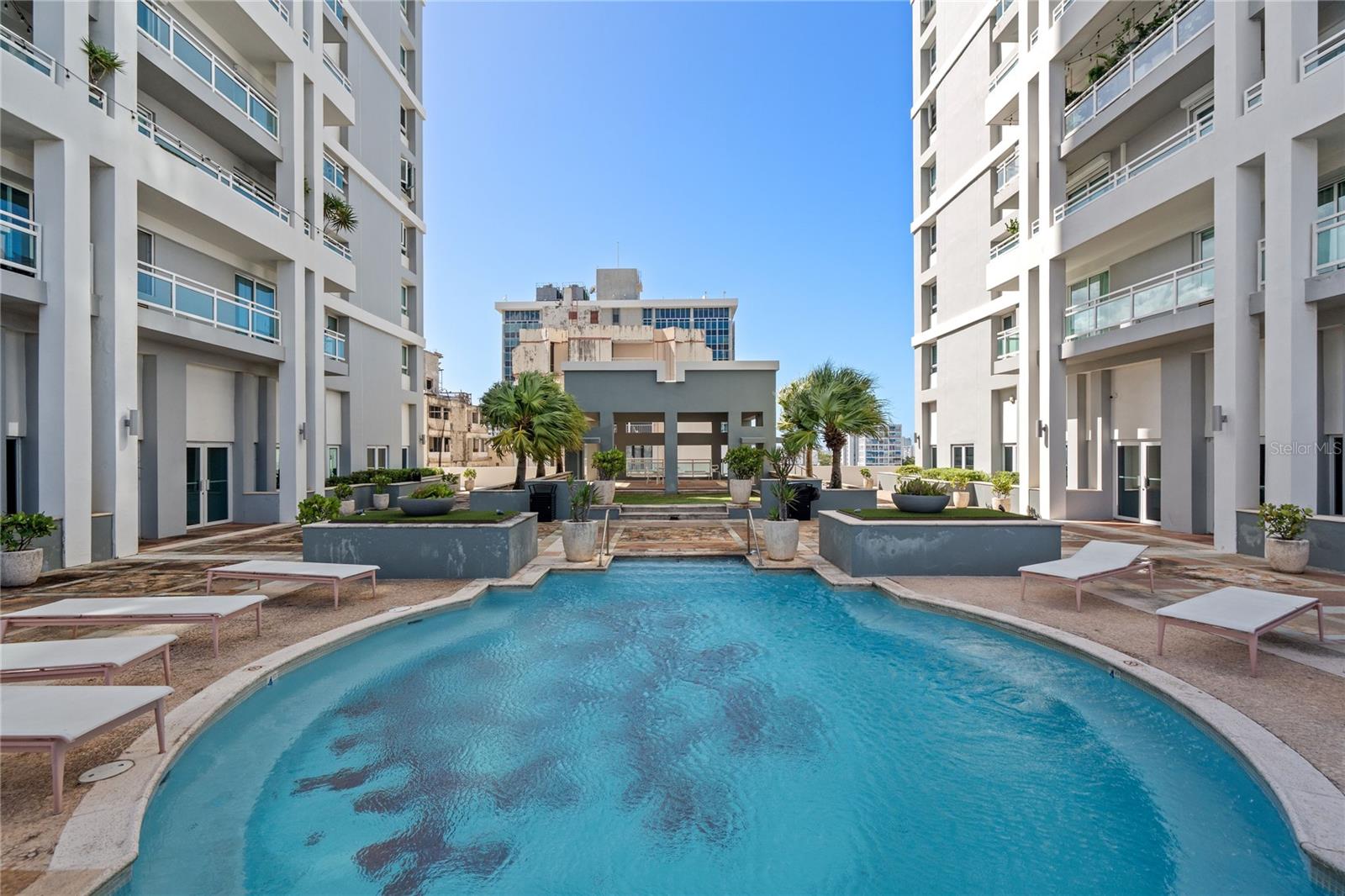 METRO PLAZA TOWERS - Residential Lease