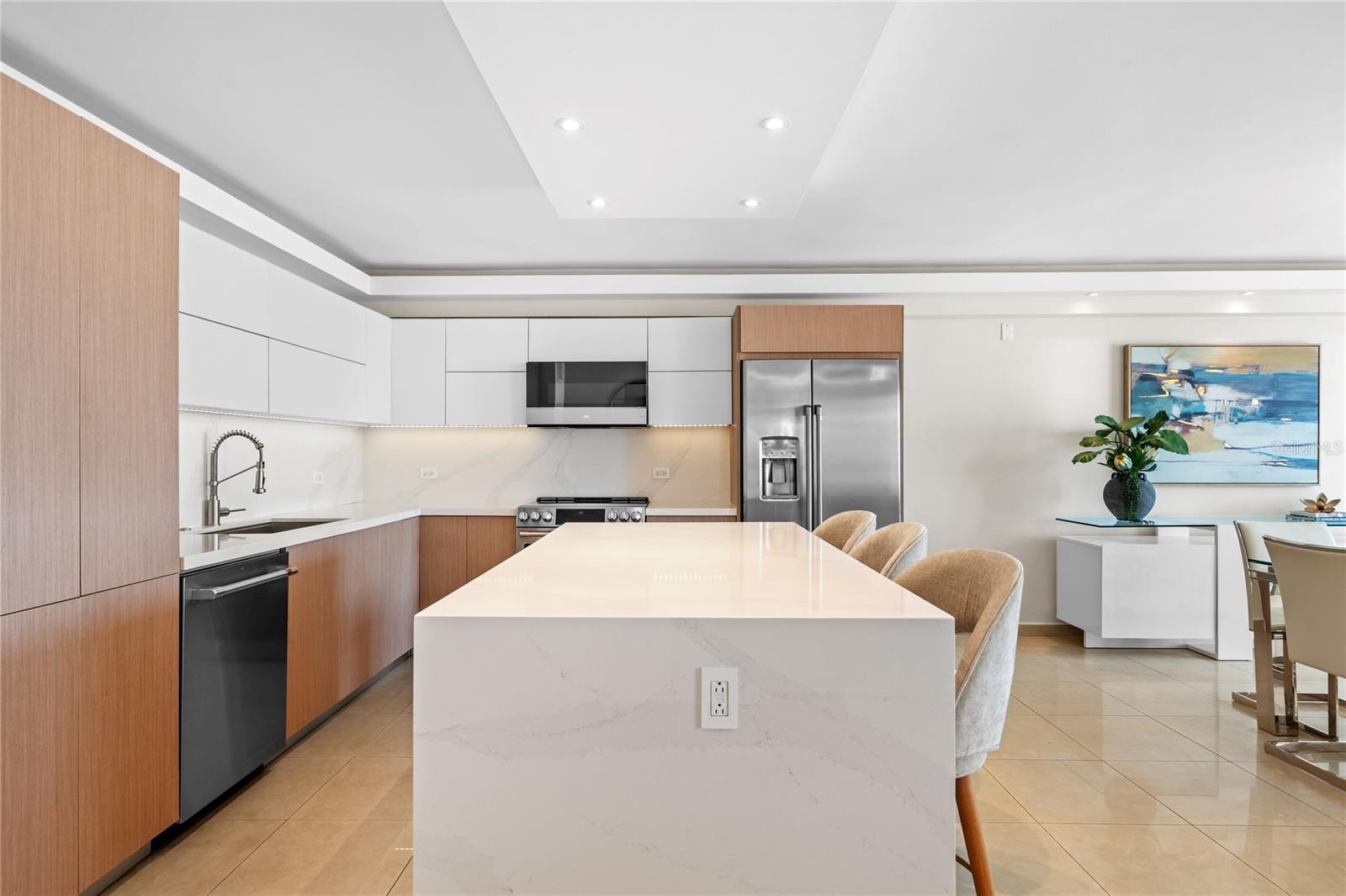 METRO PLAZA TOWERS - Residential Lease