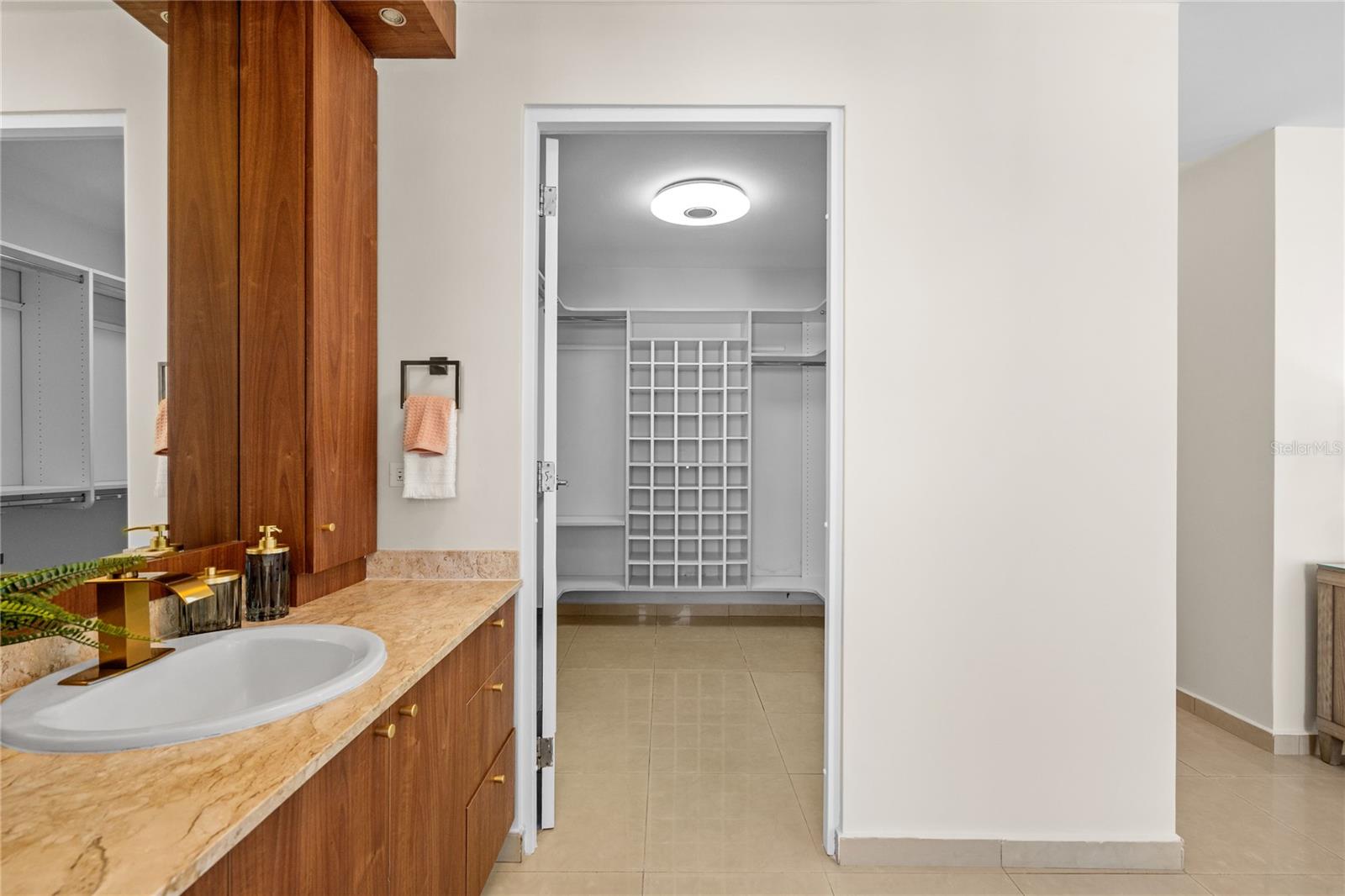 METRO PLAZA TOWERS - Residential Lease