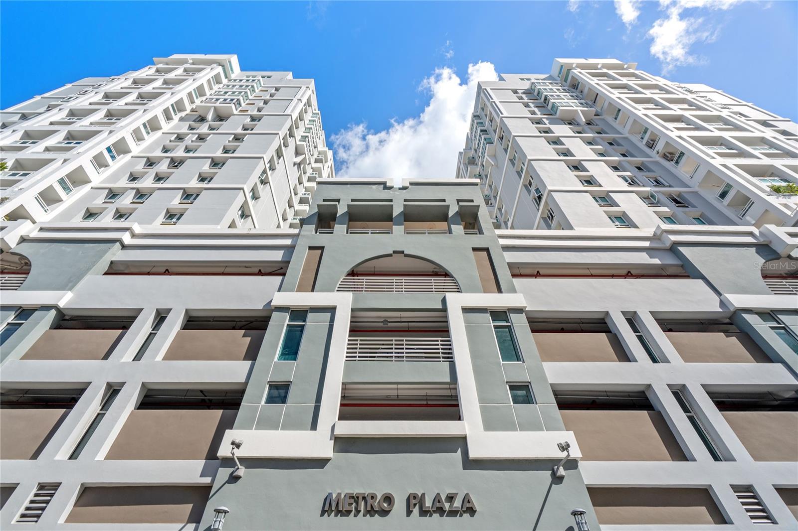 METRO PLAZA TOWERS - Residential Lease