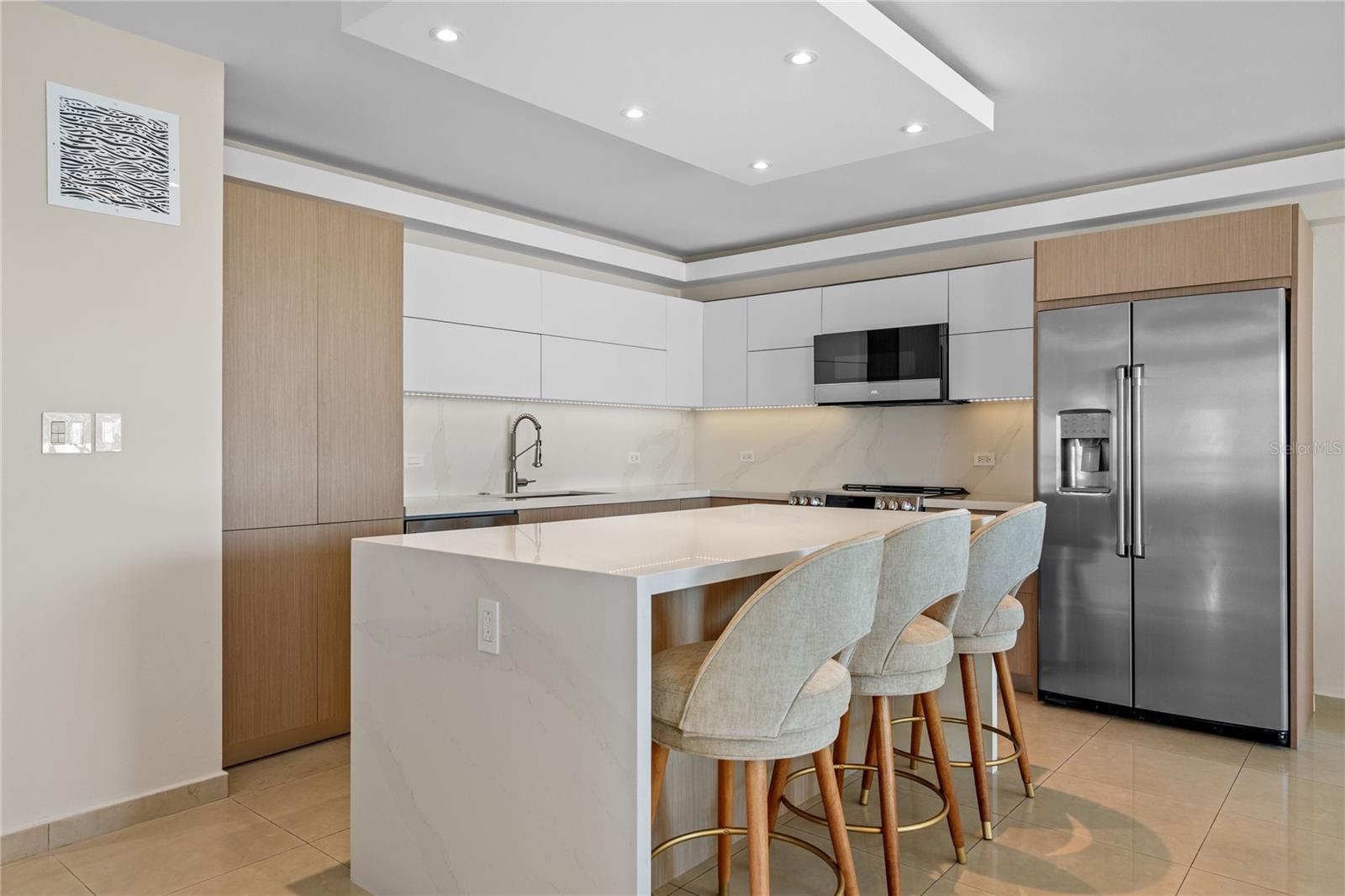 METRO PLAZA TOWERS - Residential Lease