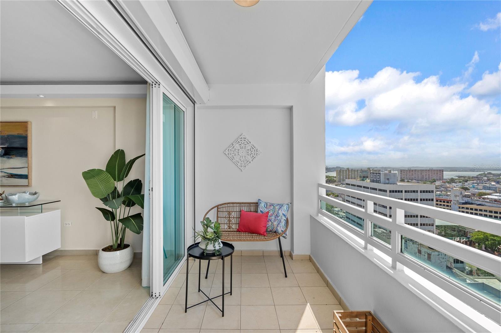 METRO PLAZA TOWERS - Residential Lease