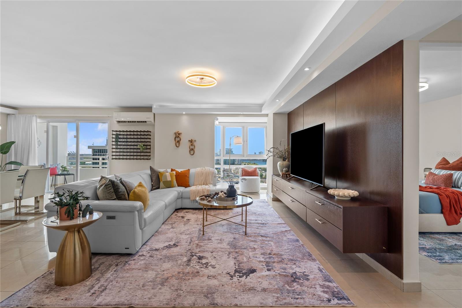 METRO PLAZA TOWERS - Residential Lease