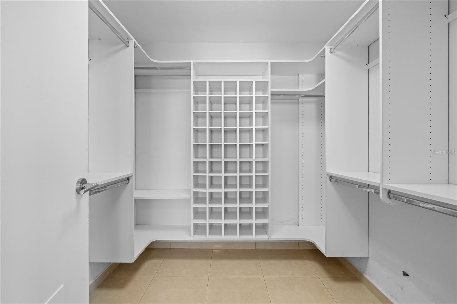 METRO PLAZA TOWERS - Residential Lease