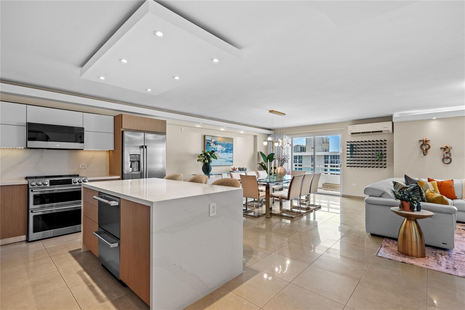 METRO PLAZA TOWERS - Residential Lease