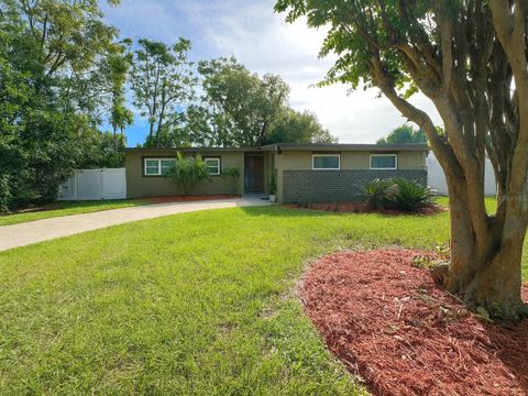 Photo of 4007 Timber Trail, Orlando, FL 32808 (MLS # O6346860) Photo of 4007 Timber Trail, Orlando, FL 32808 (MLS # O6346860)