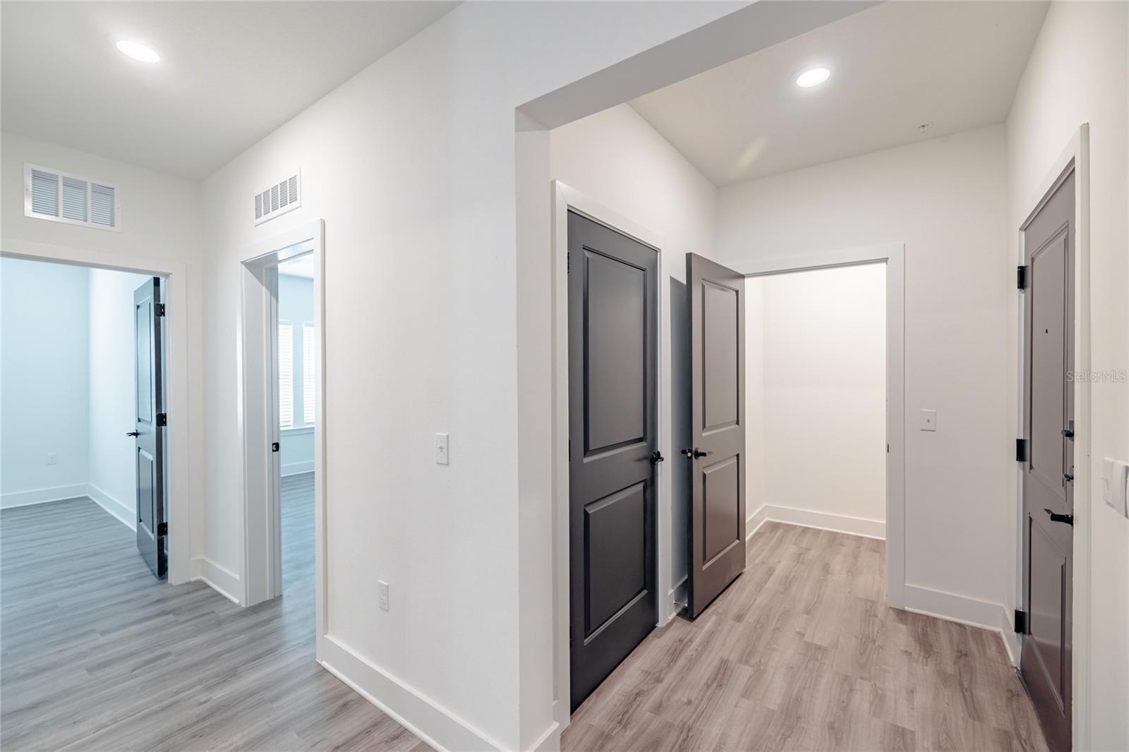 1420 LAKEFRONT DRIVE 6111