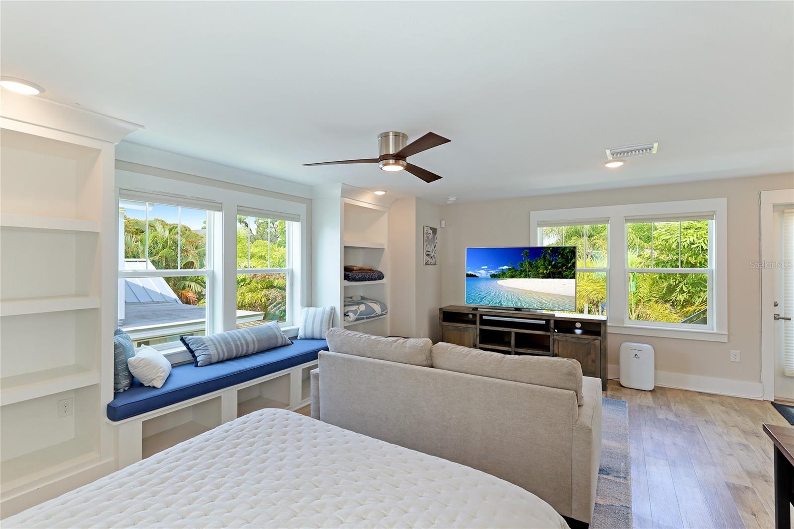 POS SUB OF BLKS G & H - Residential