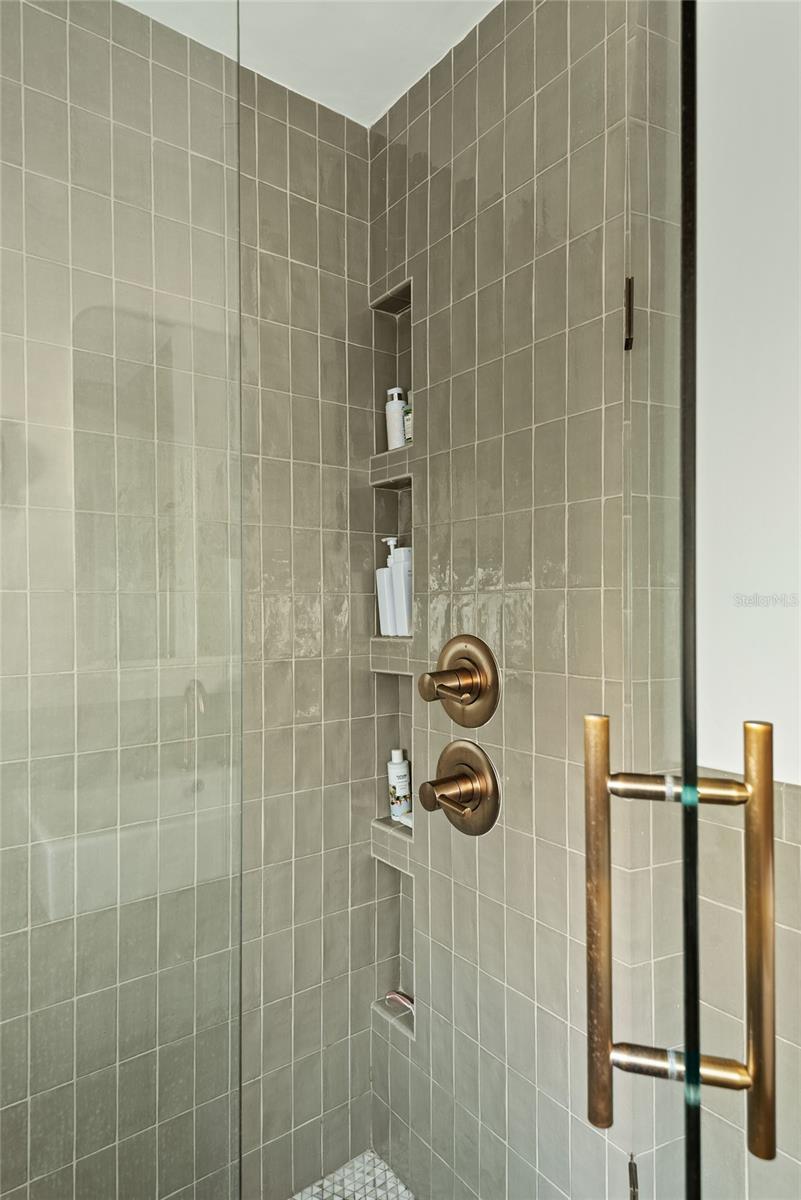 SILVER LAKE PARK - Residential