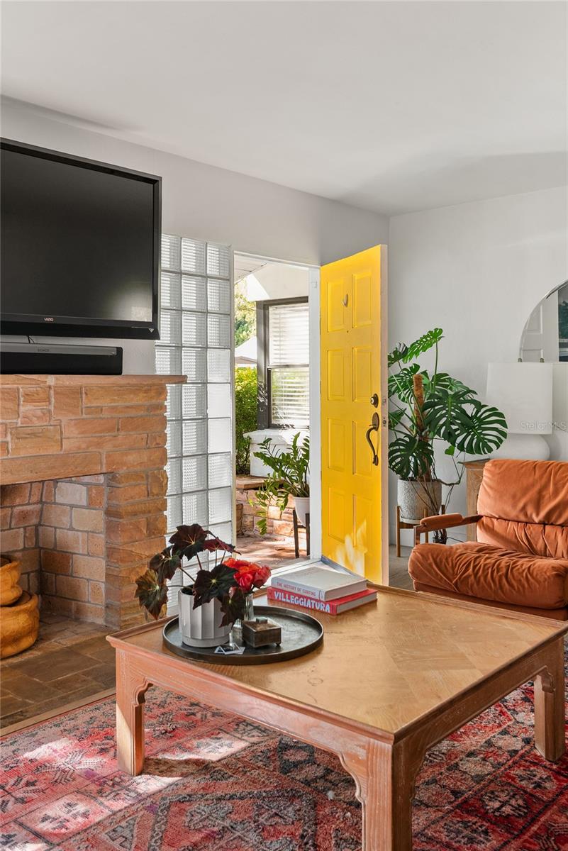 825 W WINTER PARK STREET