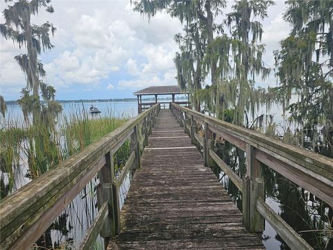 A home in WINTER HAVEN