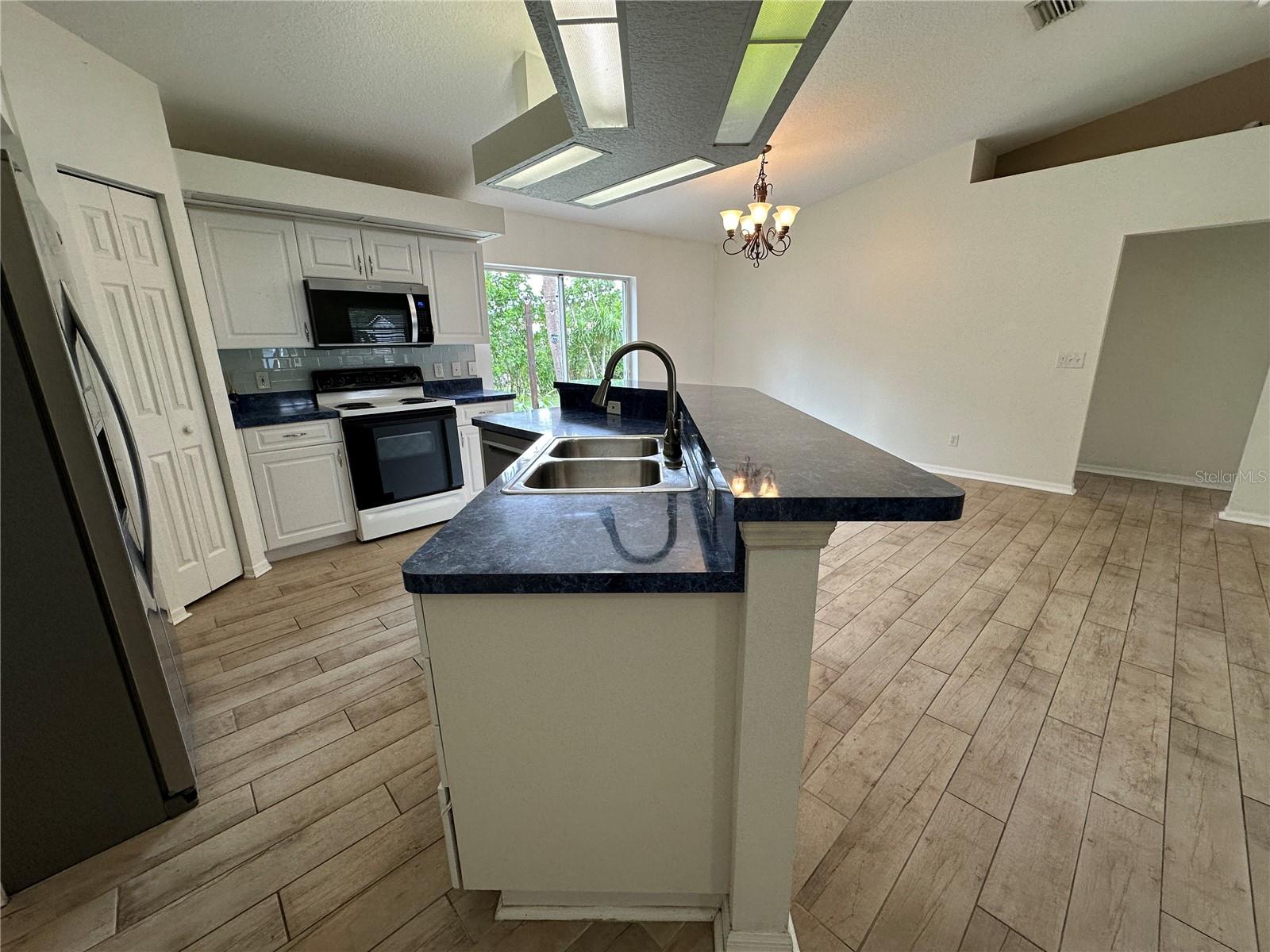 DE SOTO LAKES - Residential Lease