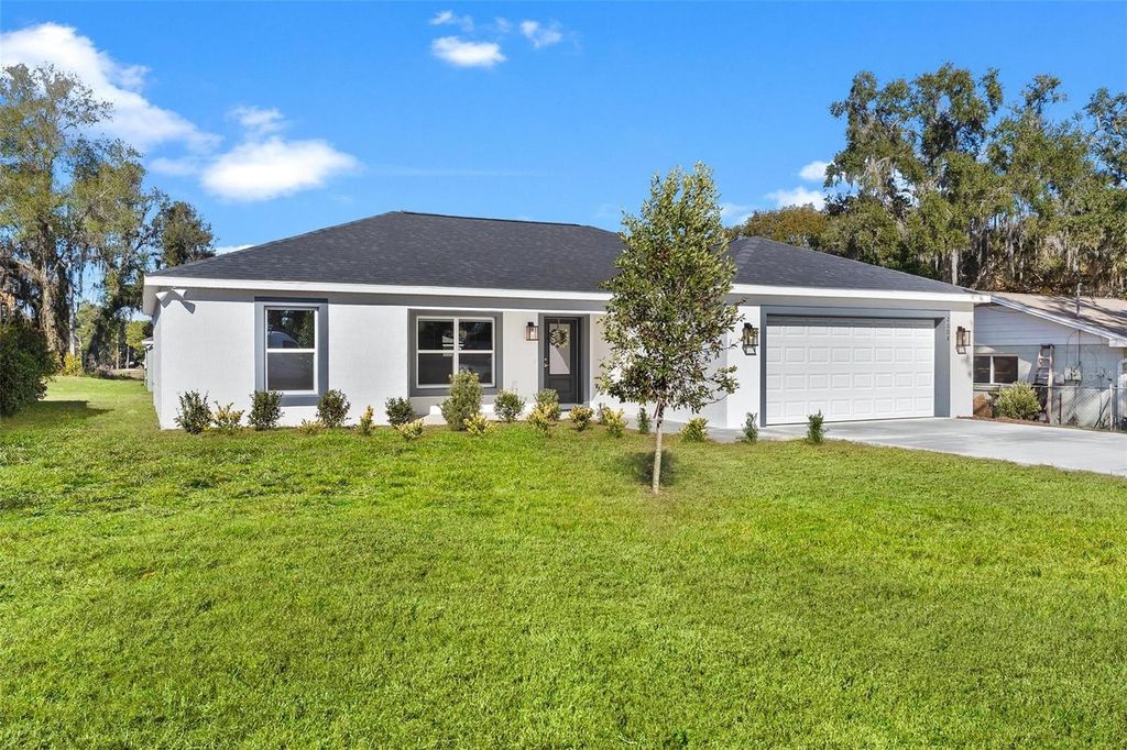 Photo of 2008 Hollywood, Leesburg, FL 34748 (MLS # G5103622)