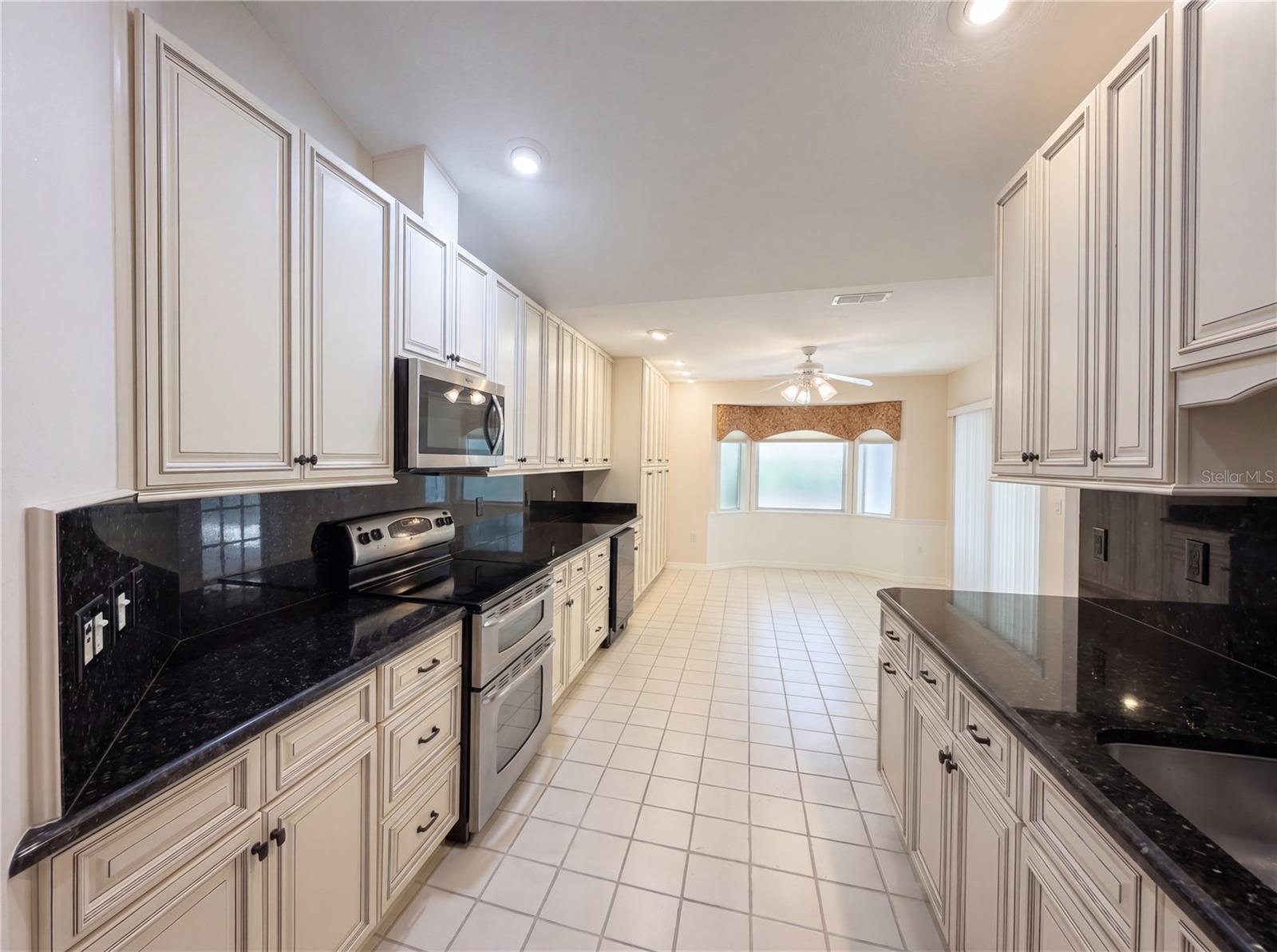 1543 CHAUCER COURT