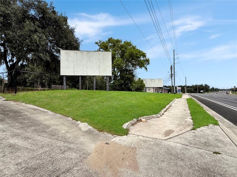 Tiny photo for 835 S Us Highway 27, Lady Lake, FL 32159 (MLS # S5155514)
