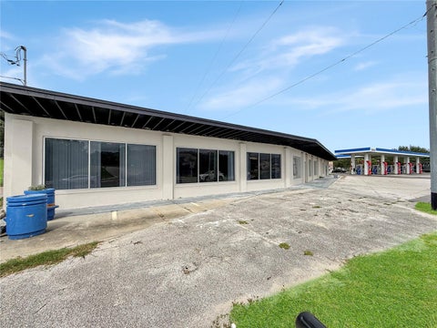 Tiny photo for 835 S Us Highway 27, Lady Lake, FL 32159 (MLS # S5155514)