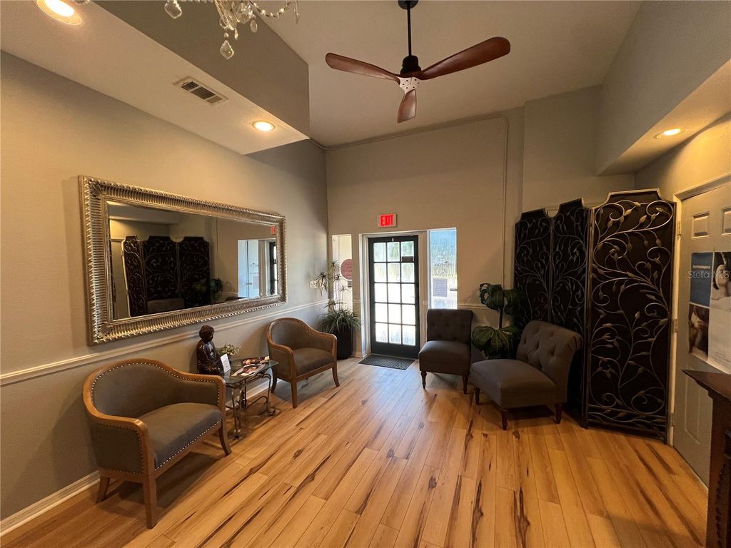 Photo of 2108 W Kennedy Boulevard, Tampa, FL 33606 (MLS # TB8386205)