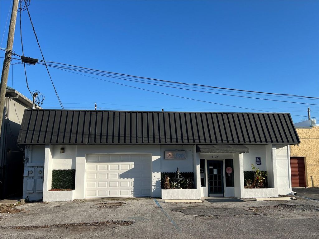 Photo of 2108 W Kennedy Boulevard, Tampa, FL 33606 (MLS # TB8386205)