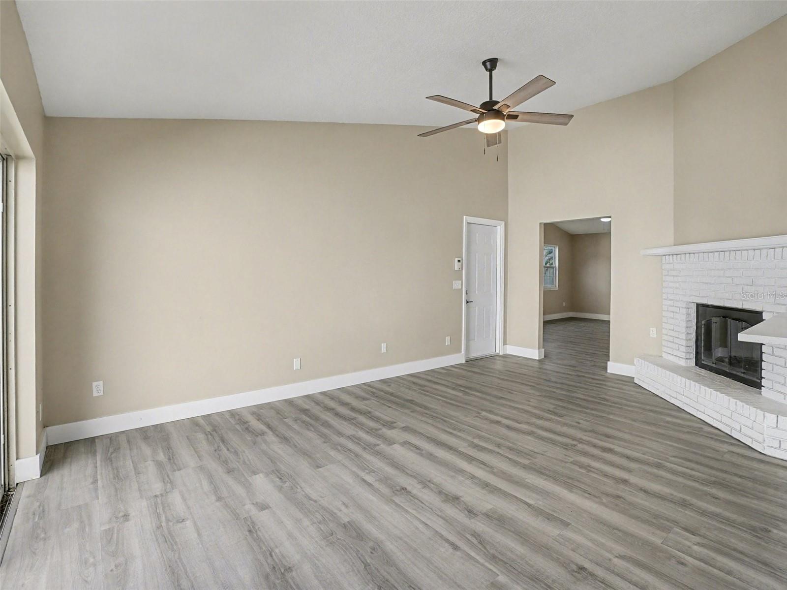 COUNTRY LANE - Residential