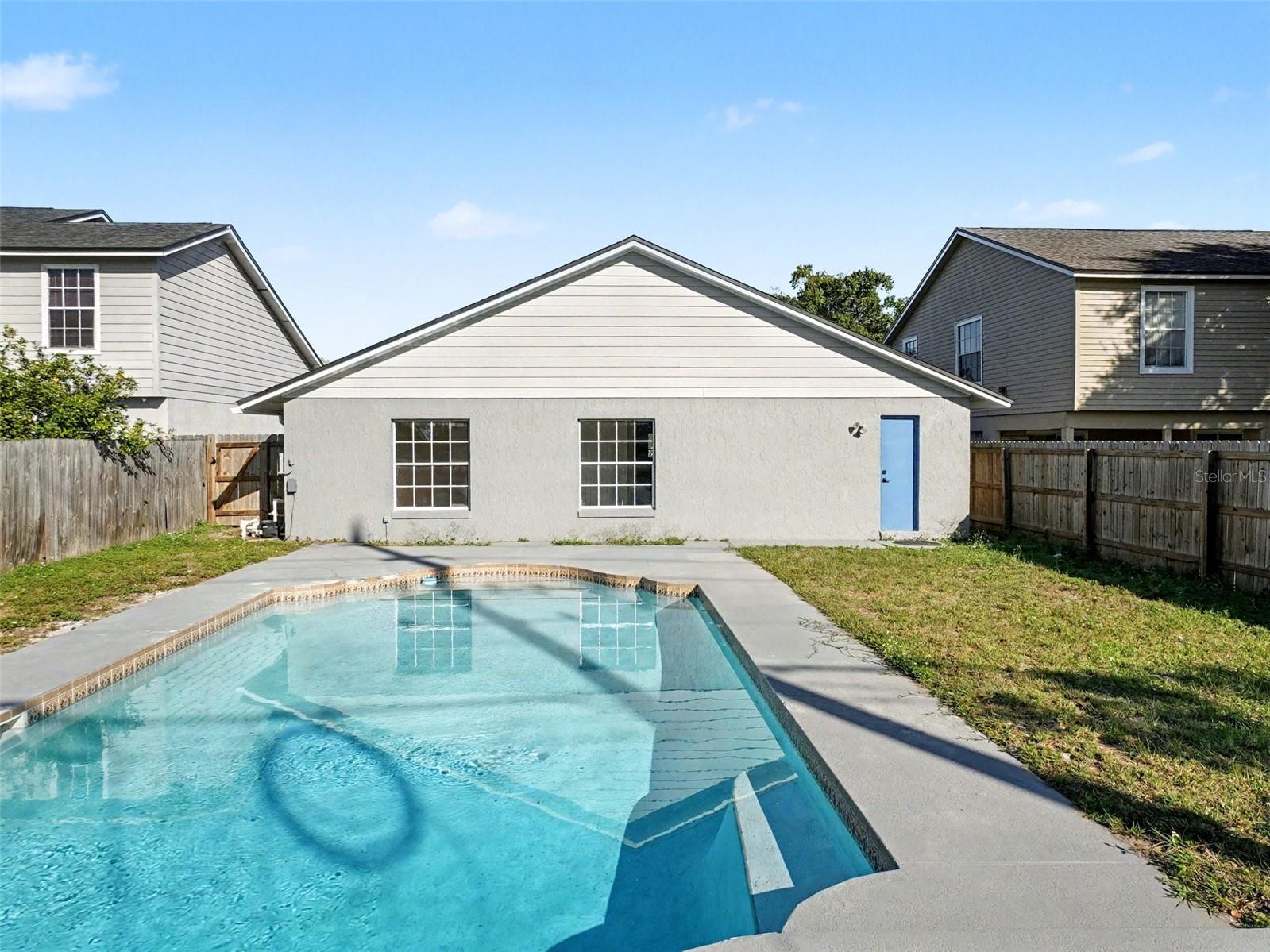 COUNTRY LANE - Residential