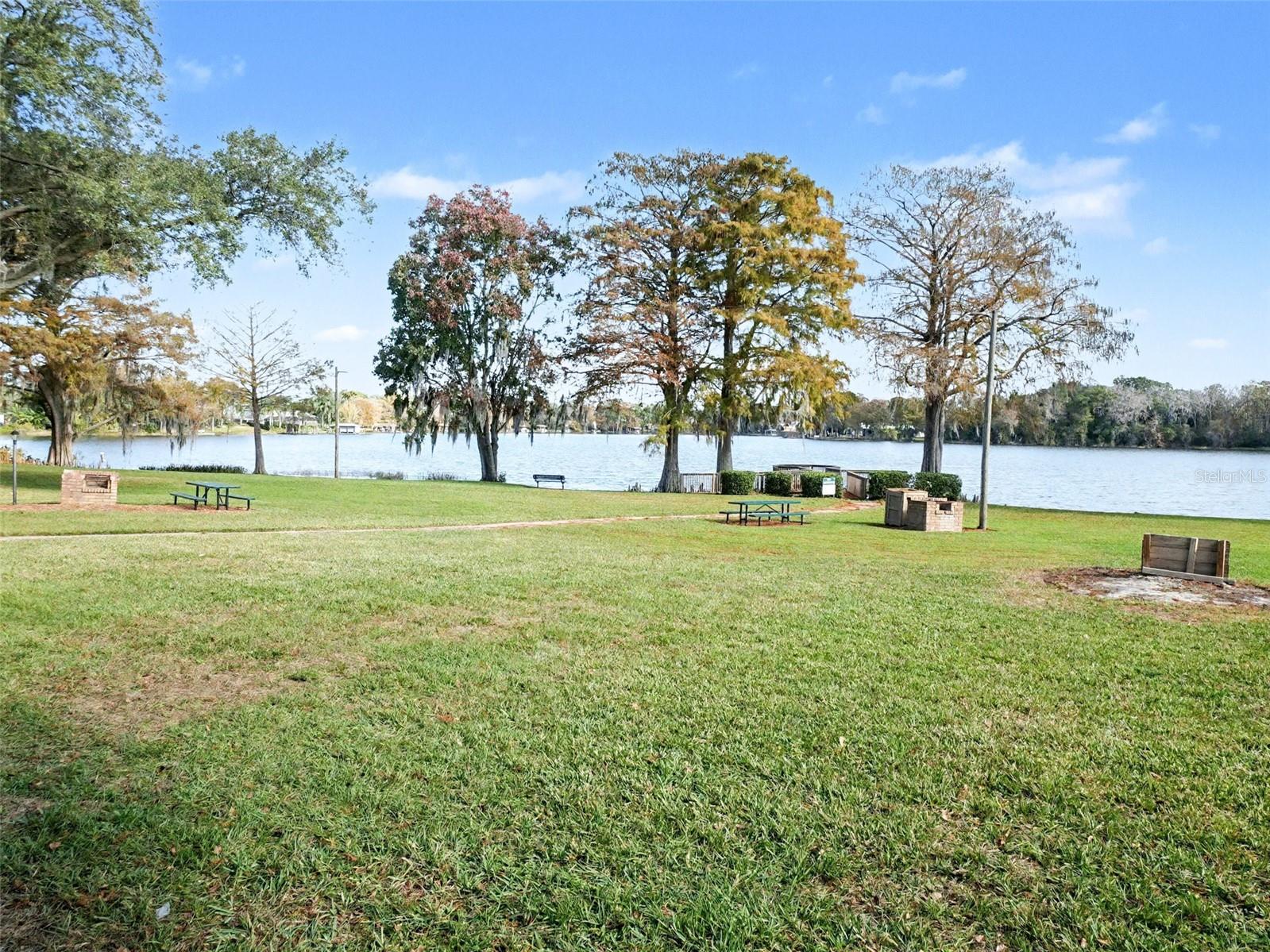 COUNTRY LANE - Residential