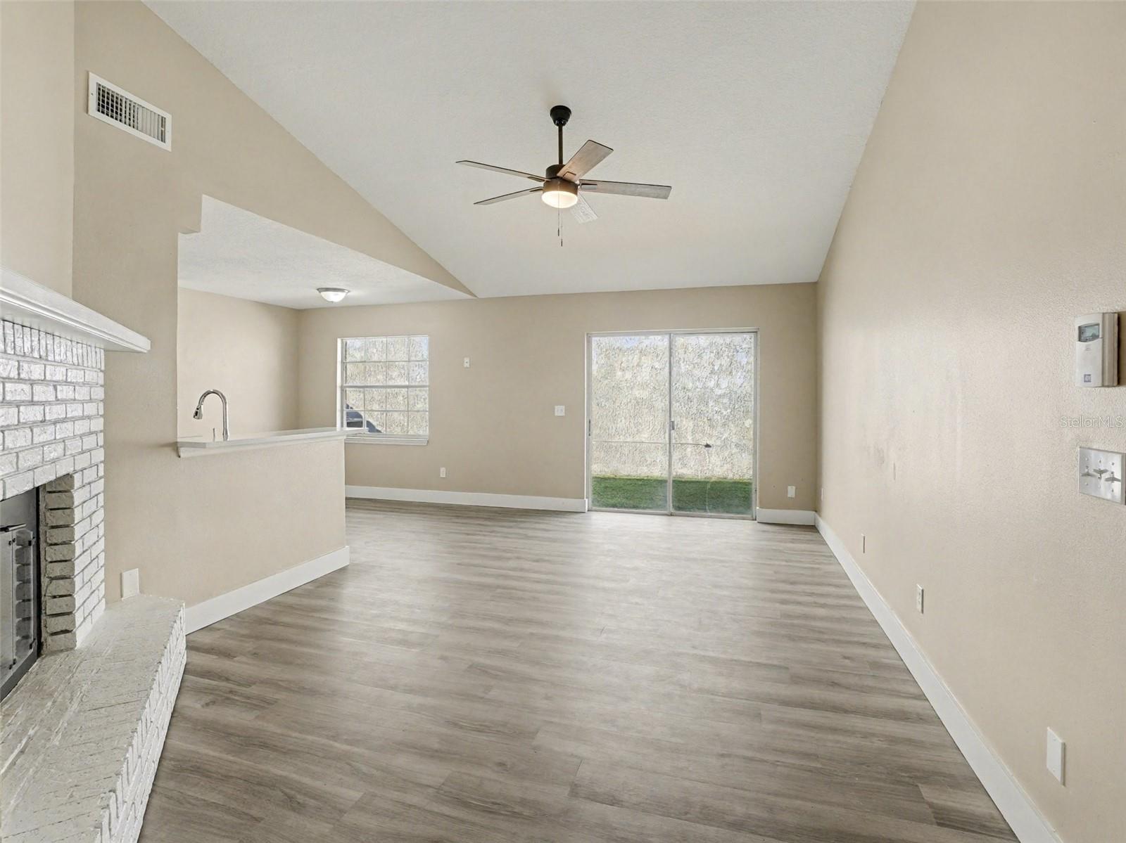 COUNTRY LANE - Residential