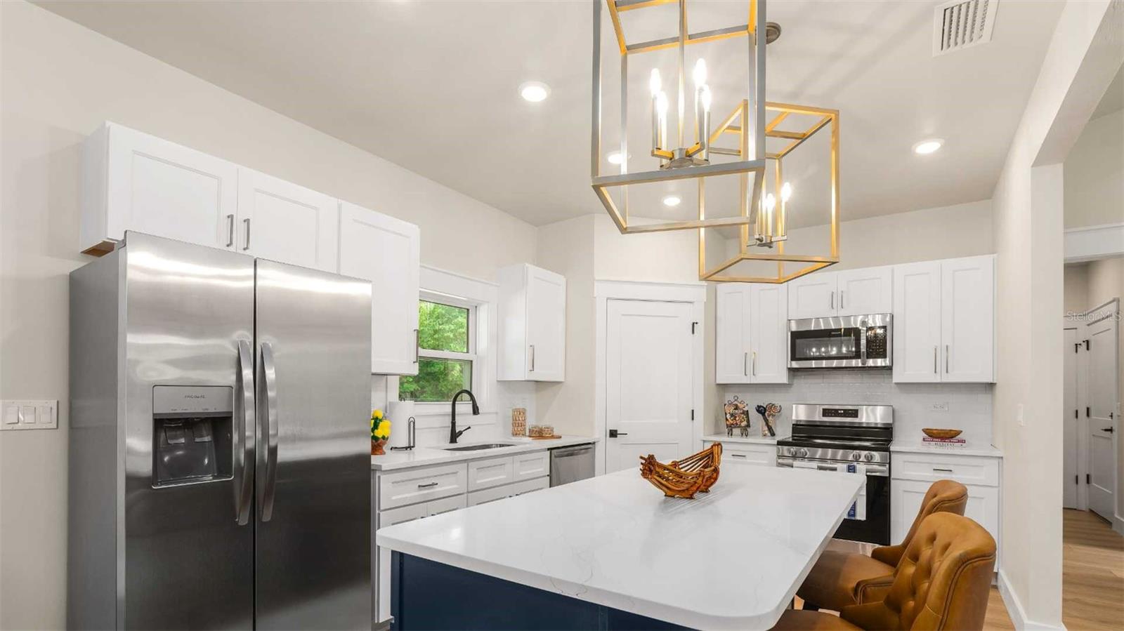 10055 FOX HOLLOW DRIVE
