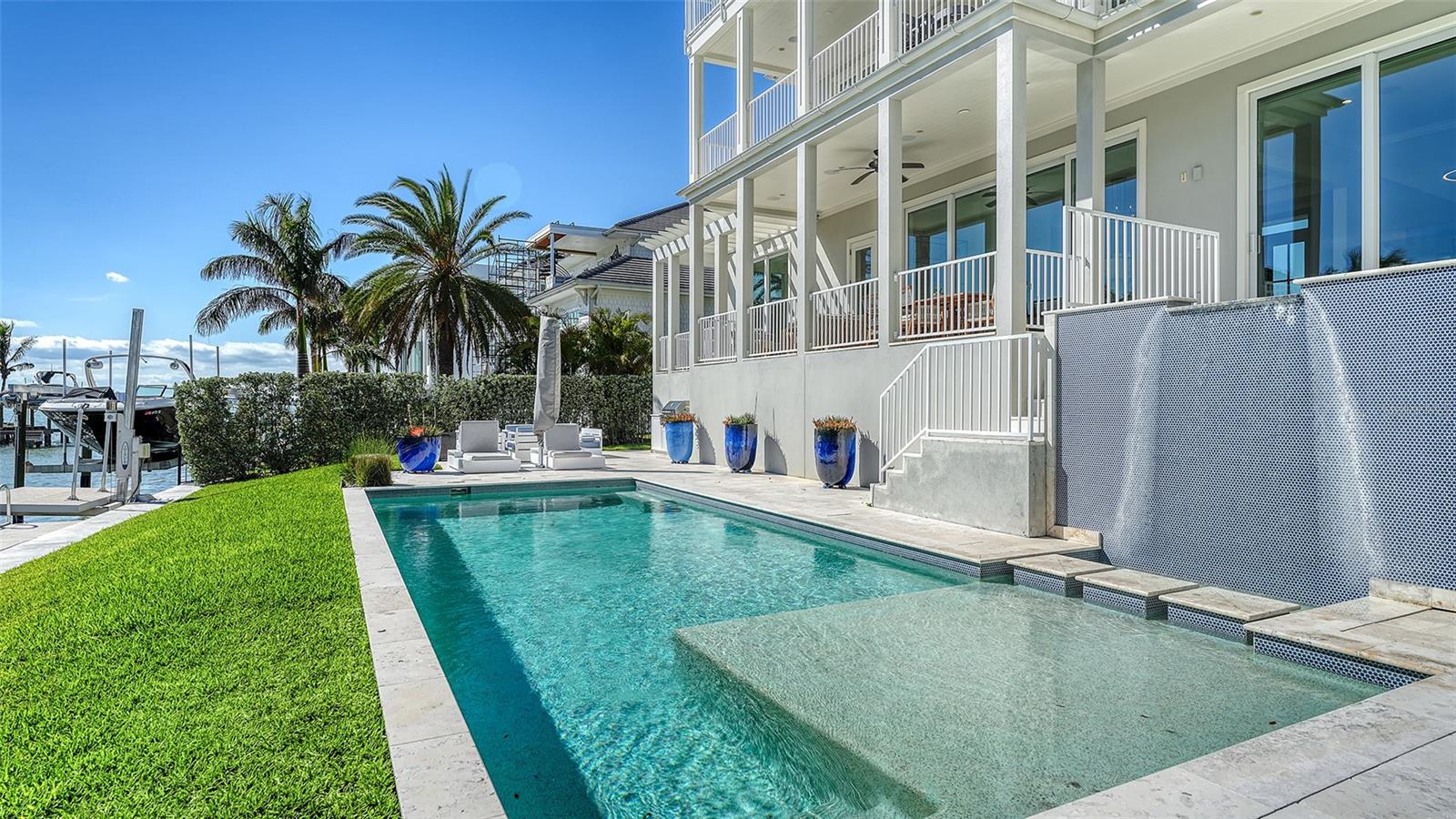 PARADISE SHORES - Residential