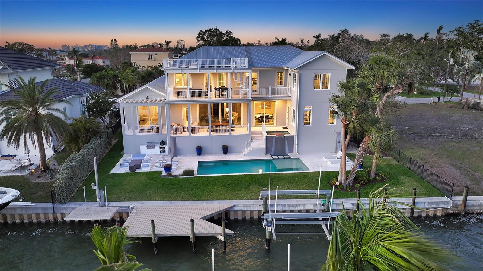 PARADISE SHORES - Residential