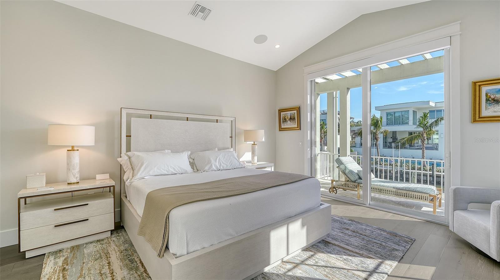 PARADISE SHORES - Residential