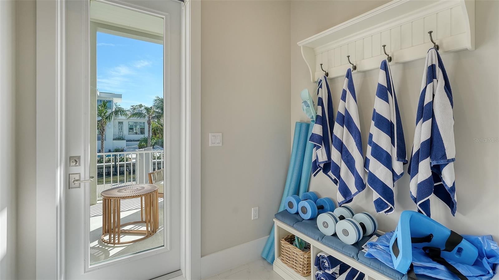 PARADISE SHORES - Residential