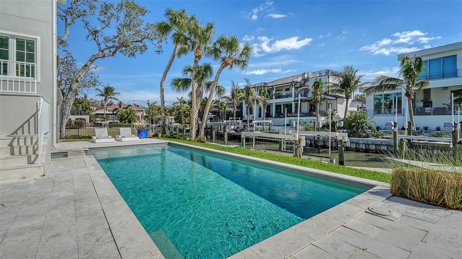 PARADISE SHORES - Residential