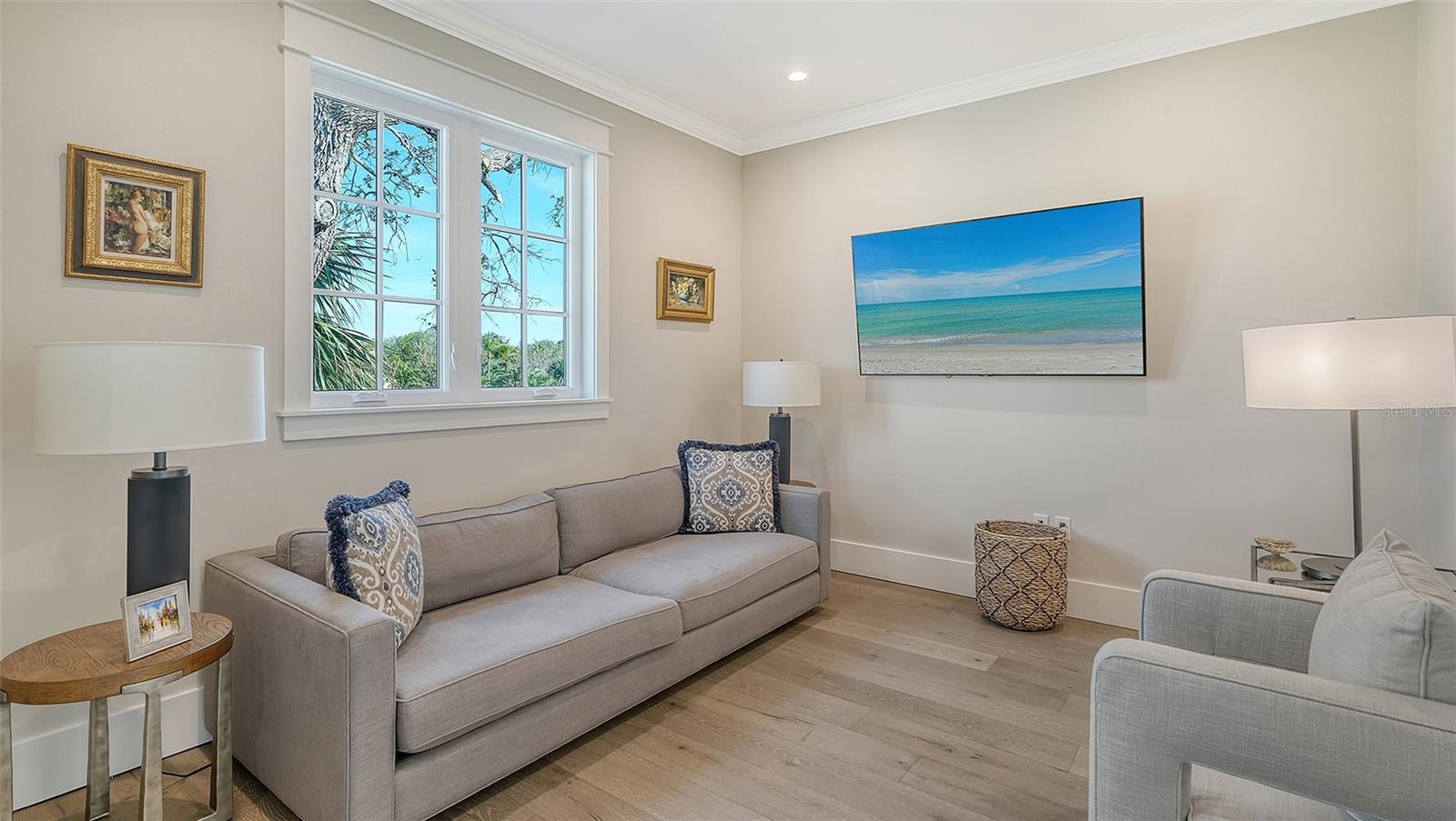 PARADISE SHORES - Residential