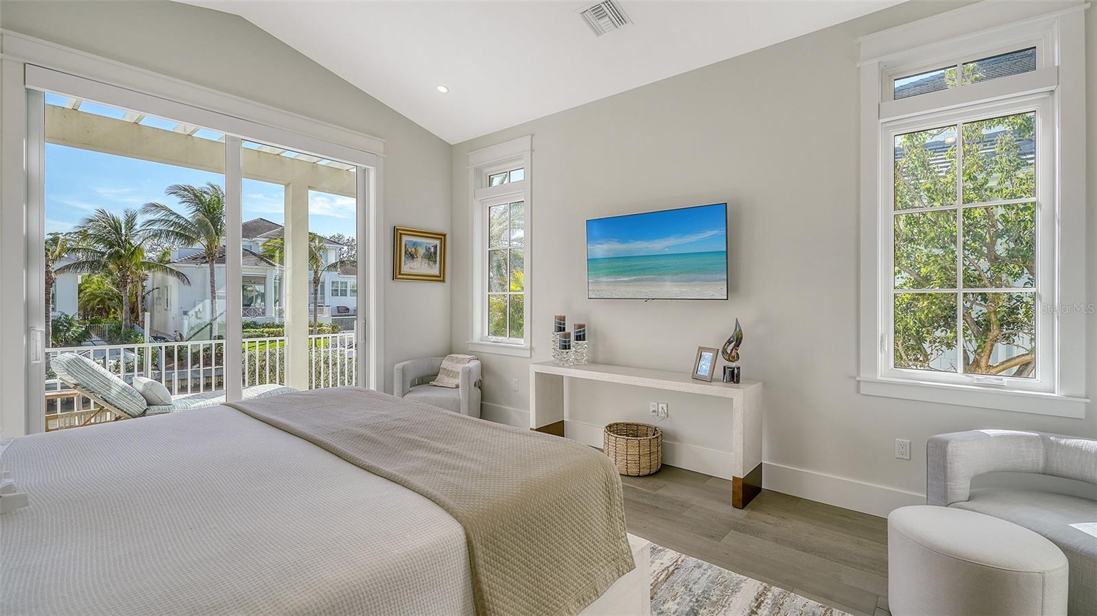 PARADISE SHORES - Residential