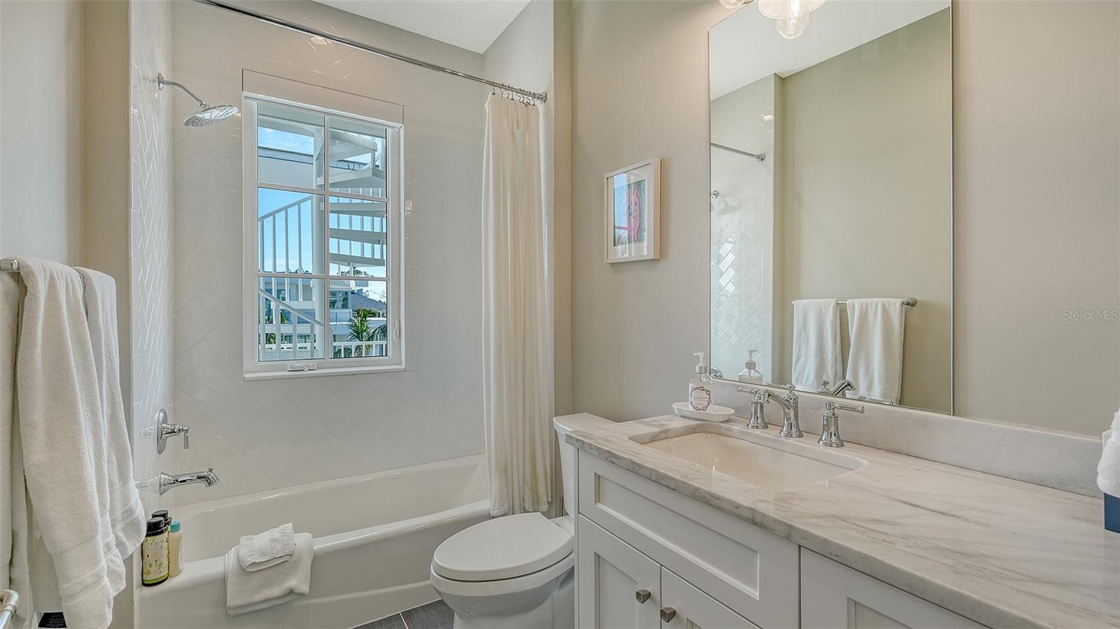 PARADISE SHORES - Residential