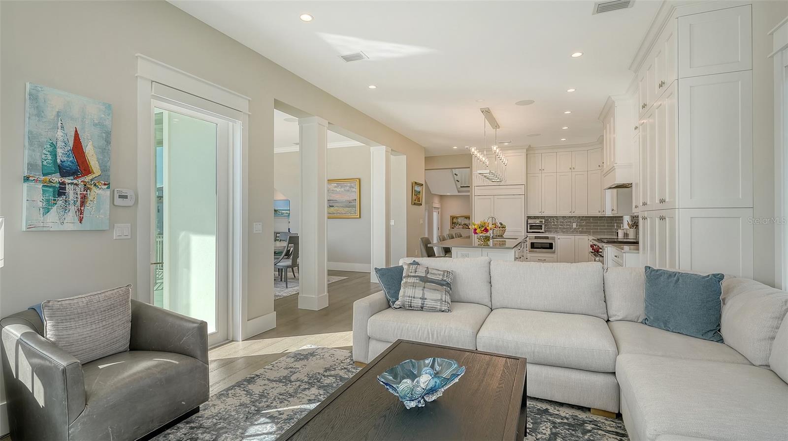 PARADISE SHORES - Residential