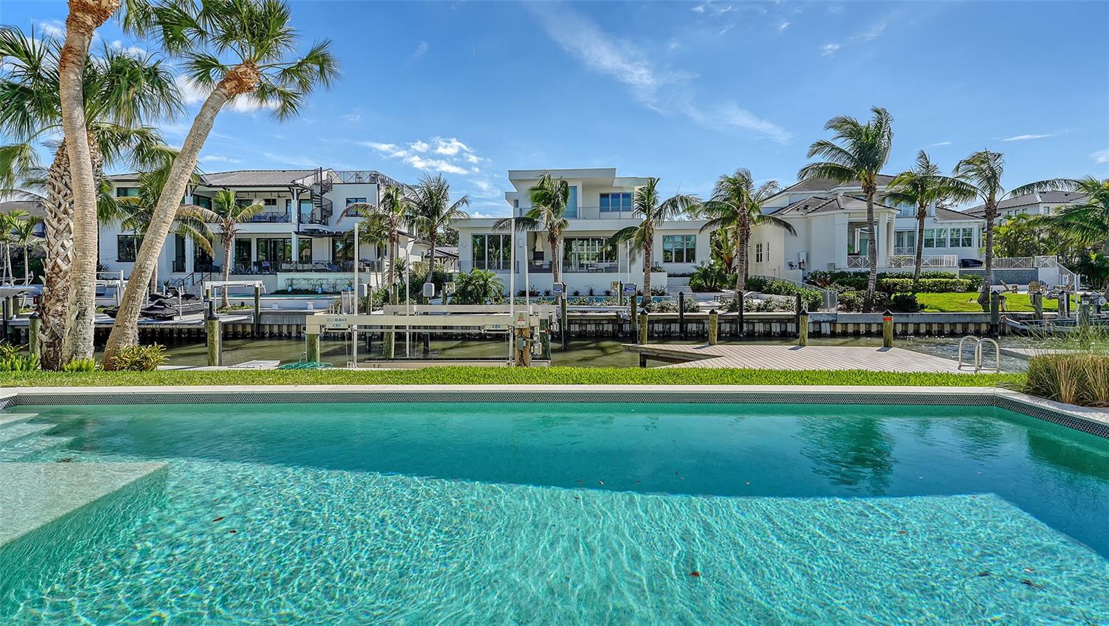 PARADISE SHORES - Residential