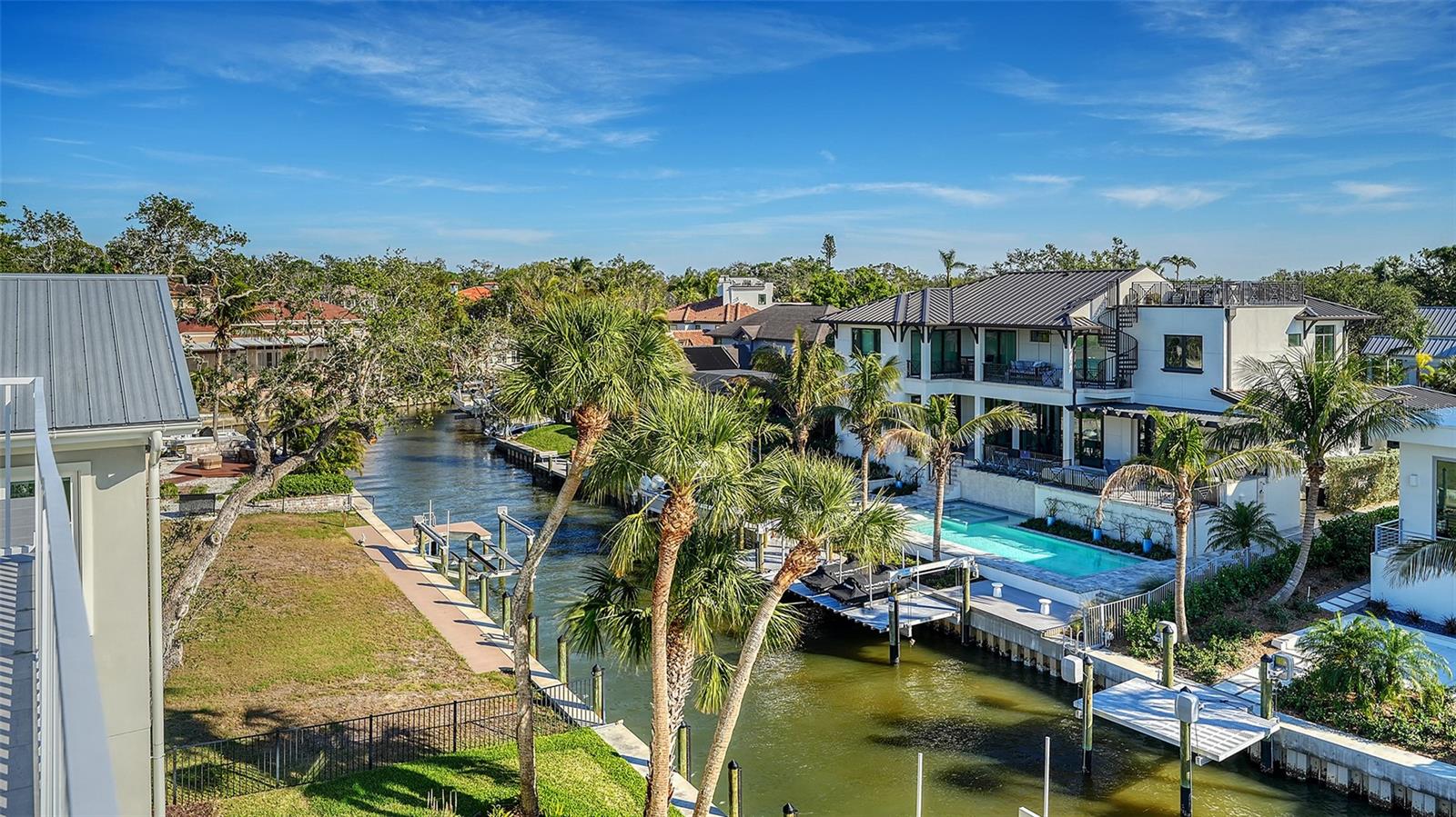 PARADISE SHORES - Residential