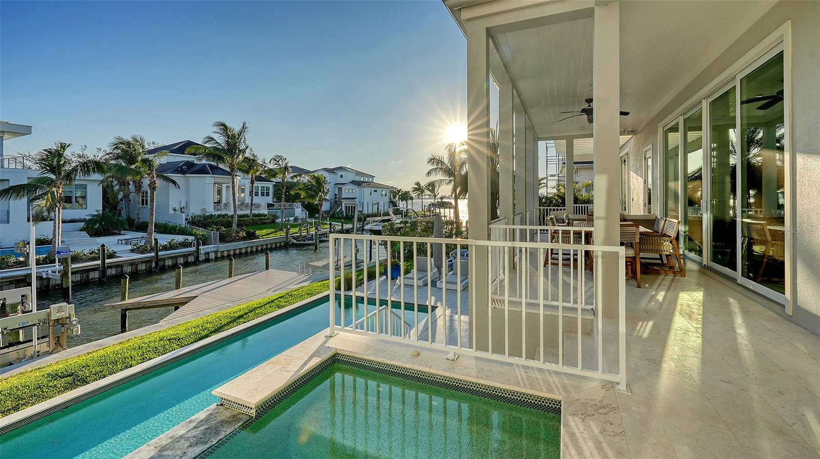 PARADISE SHORES - Residential