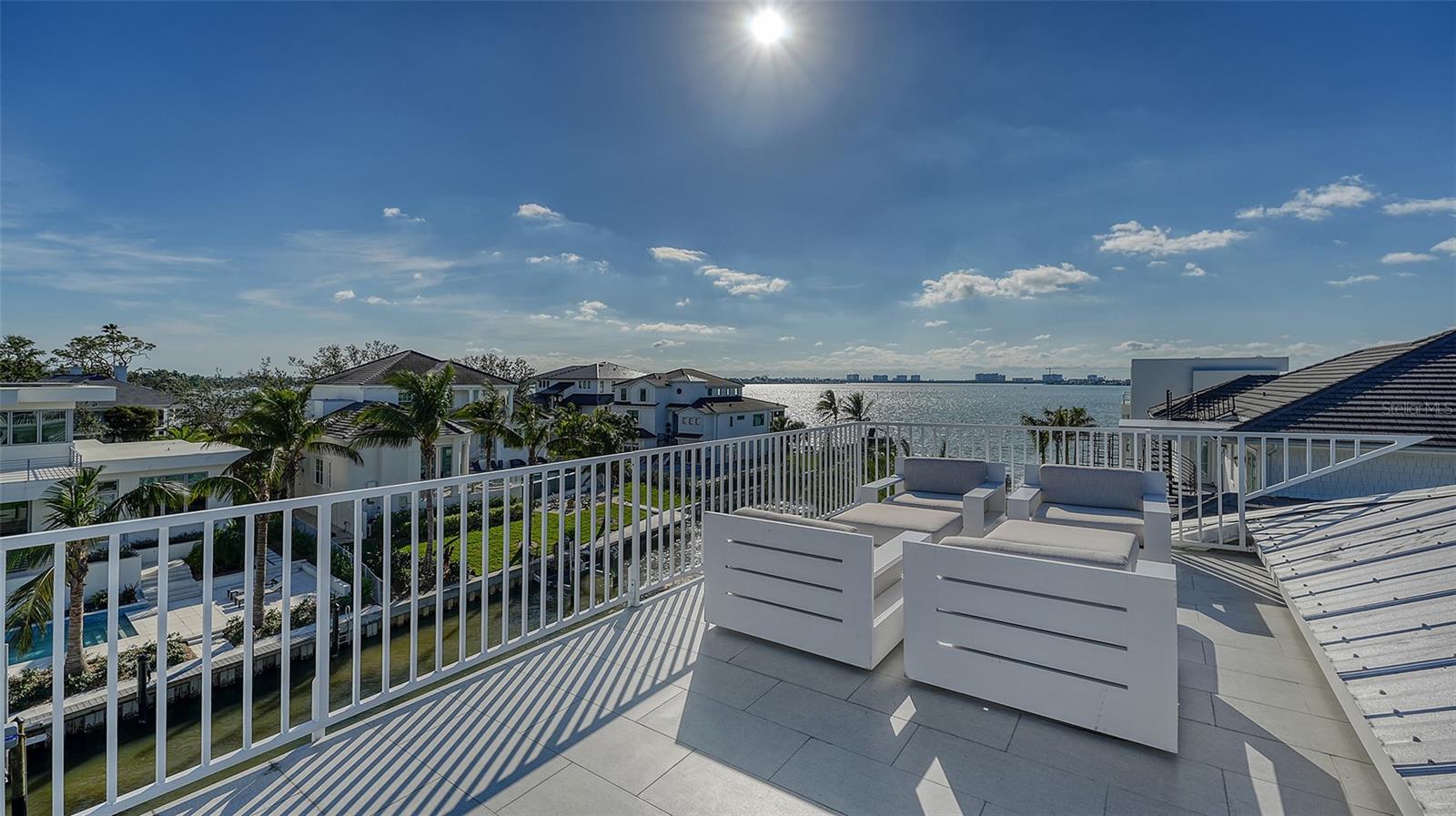 PARADISE SHORES - Residential