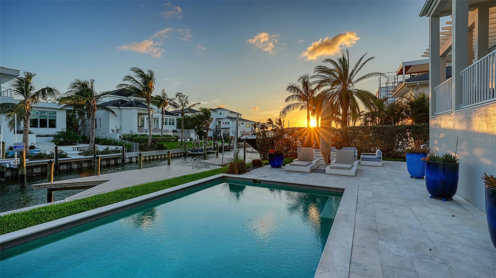 PARADISE SHORES - Residential