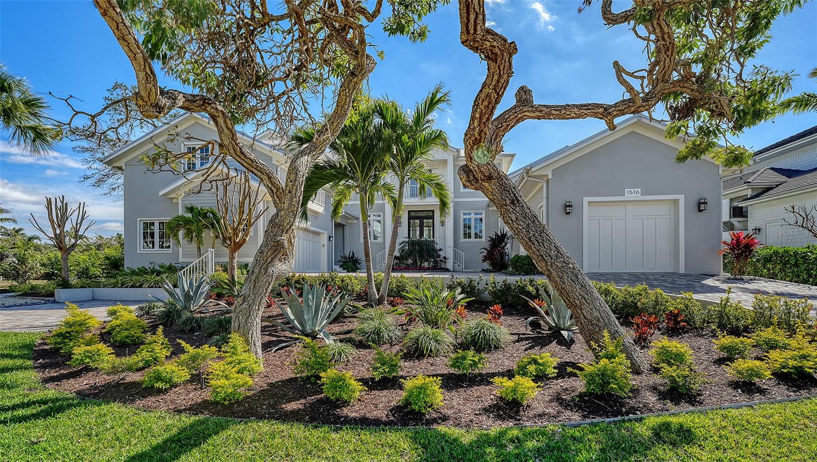 PARADISE SHORES - Residential